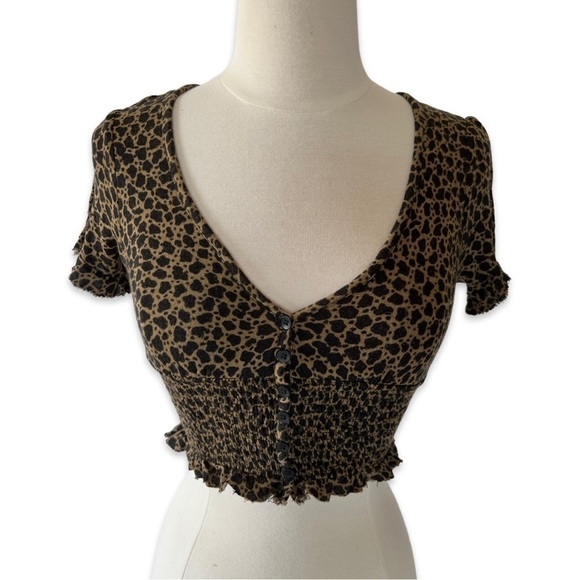 URBAN Outfitters Bennet cheetah leopard print smocked crop top - Picture 1 of 6